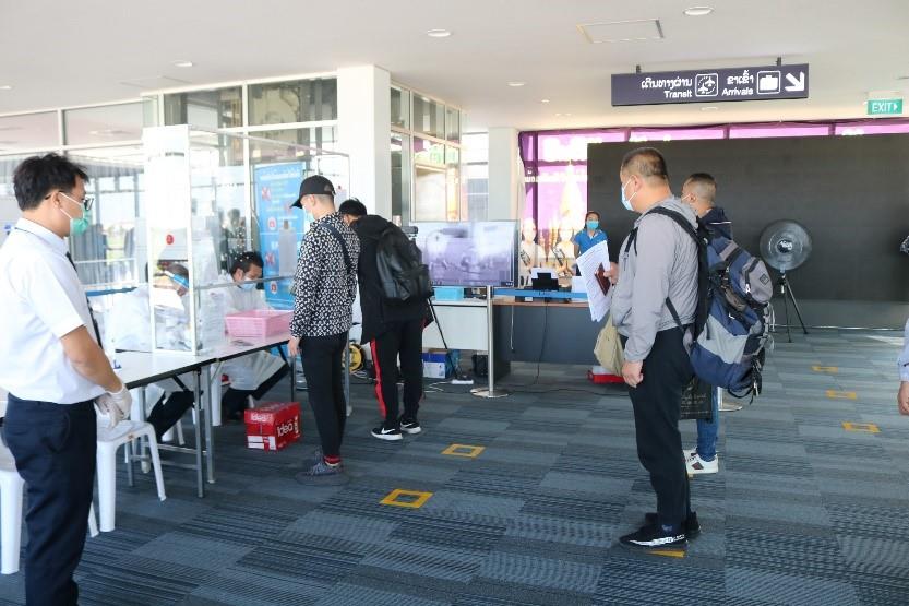 20201120-covid-19-air-travel-passengers